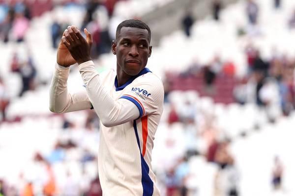 每体：拜仁签雅克松考虑很多，存在为放弃买断减少出场的可能